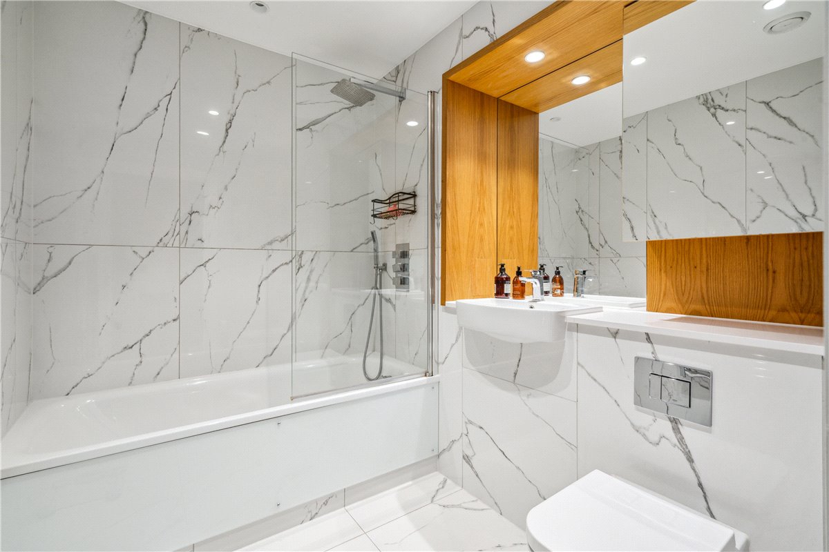 2 bedroom Flat, Greyhound Parade, London, SW17 - , Image 5