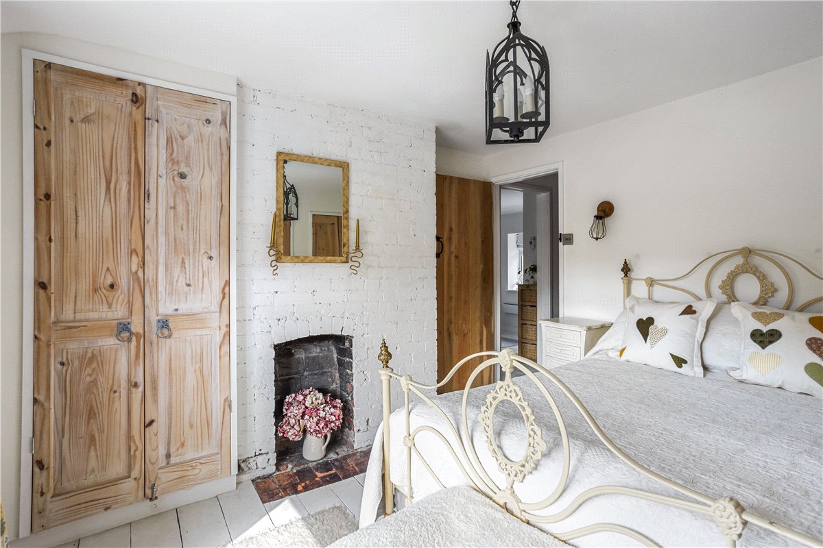 3 bedroom House, The Street, All Cannings, SN10 - Available, Image 12