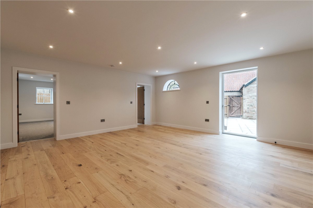 4 bedroom House, London Road, Chatteris, PE16 - Available, Image 2