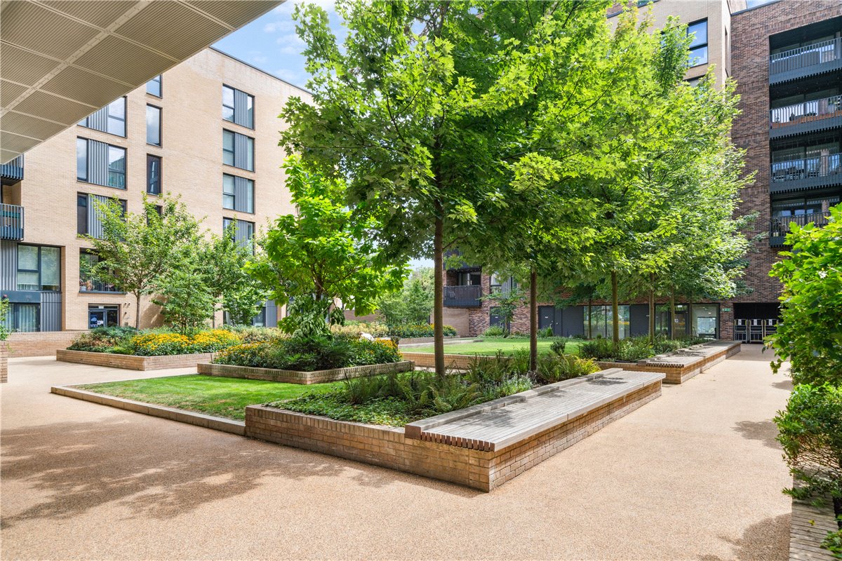 2 bedroom Flat, Greyhound Parade, London, SW17 - , Image 9