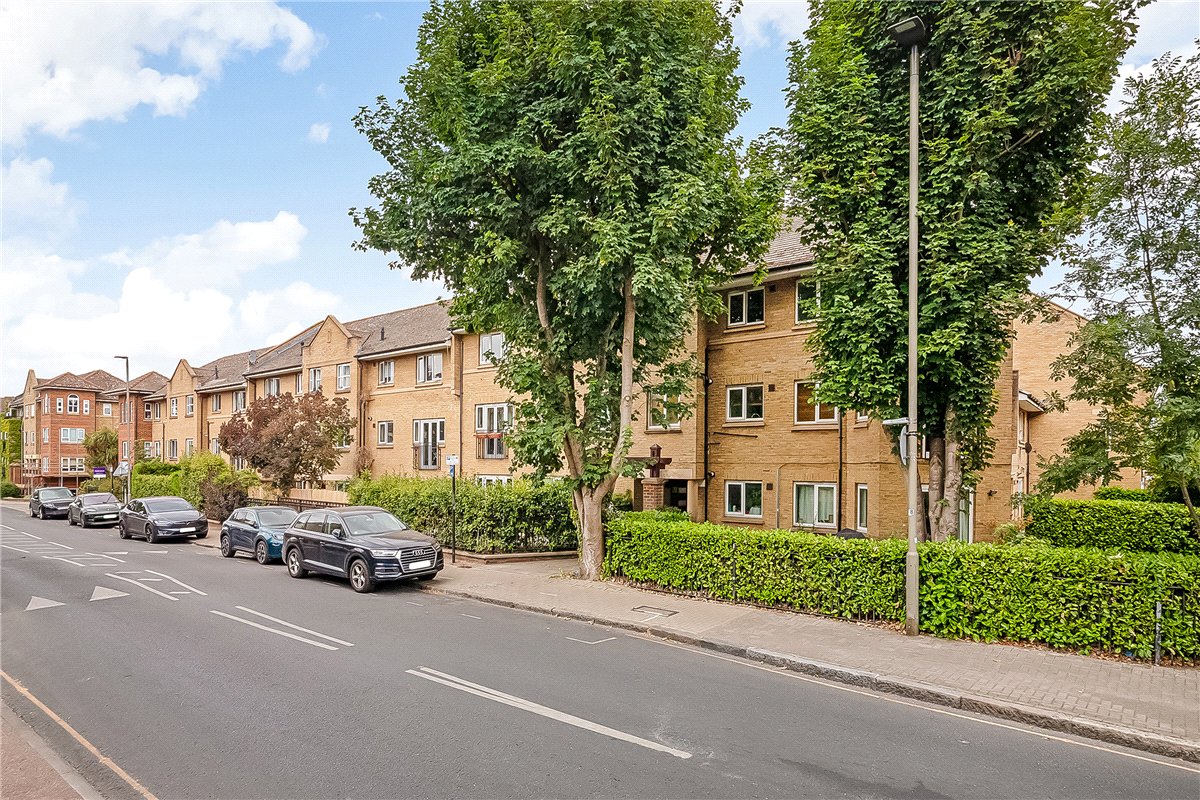 2 bedroom Flat, St. James's Drive, London, SW12 - Available, Image 2