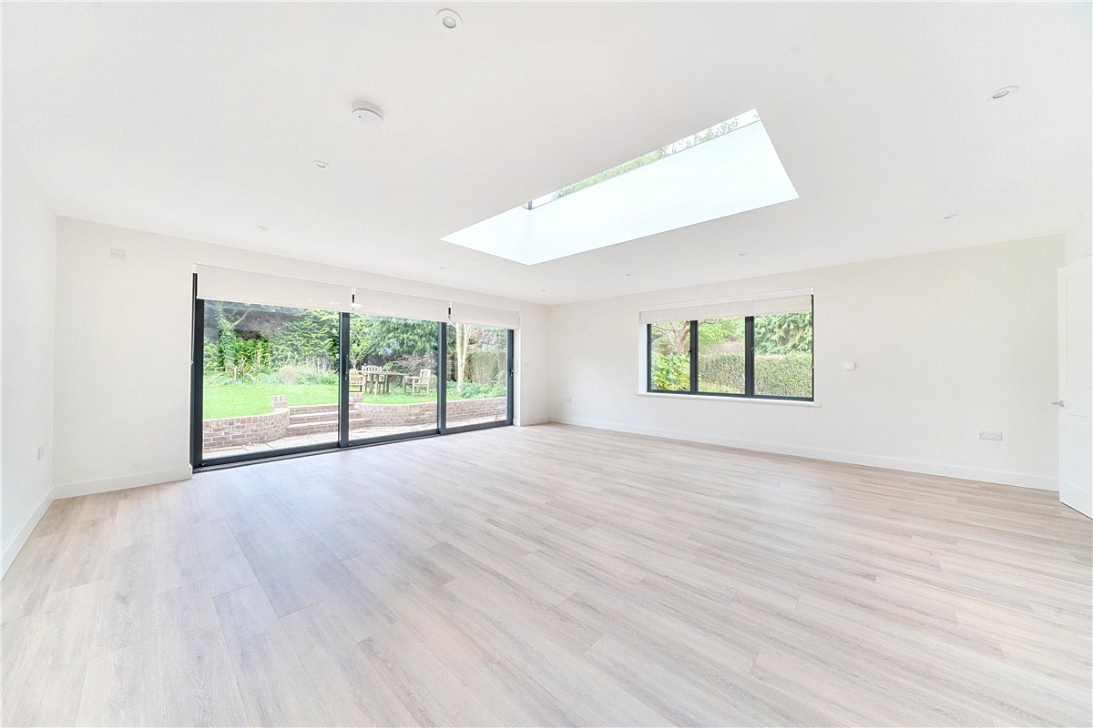 3 bedroom Bungalow, Cardigan Road, Marlborough, SN8 - Available, Image 12
