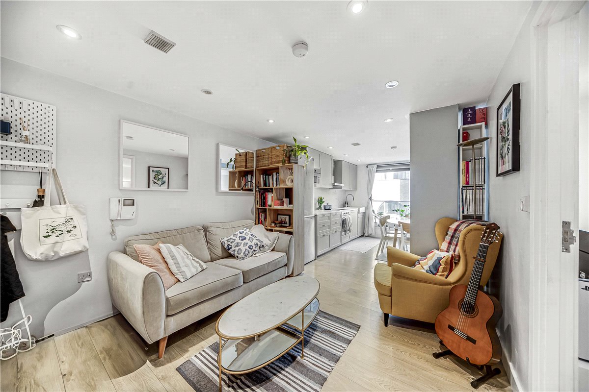 2 bedroom Flat, Greenwell Street, Marylebone, W1W - Available