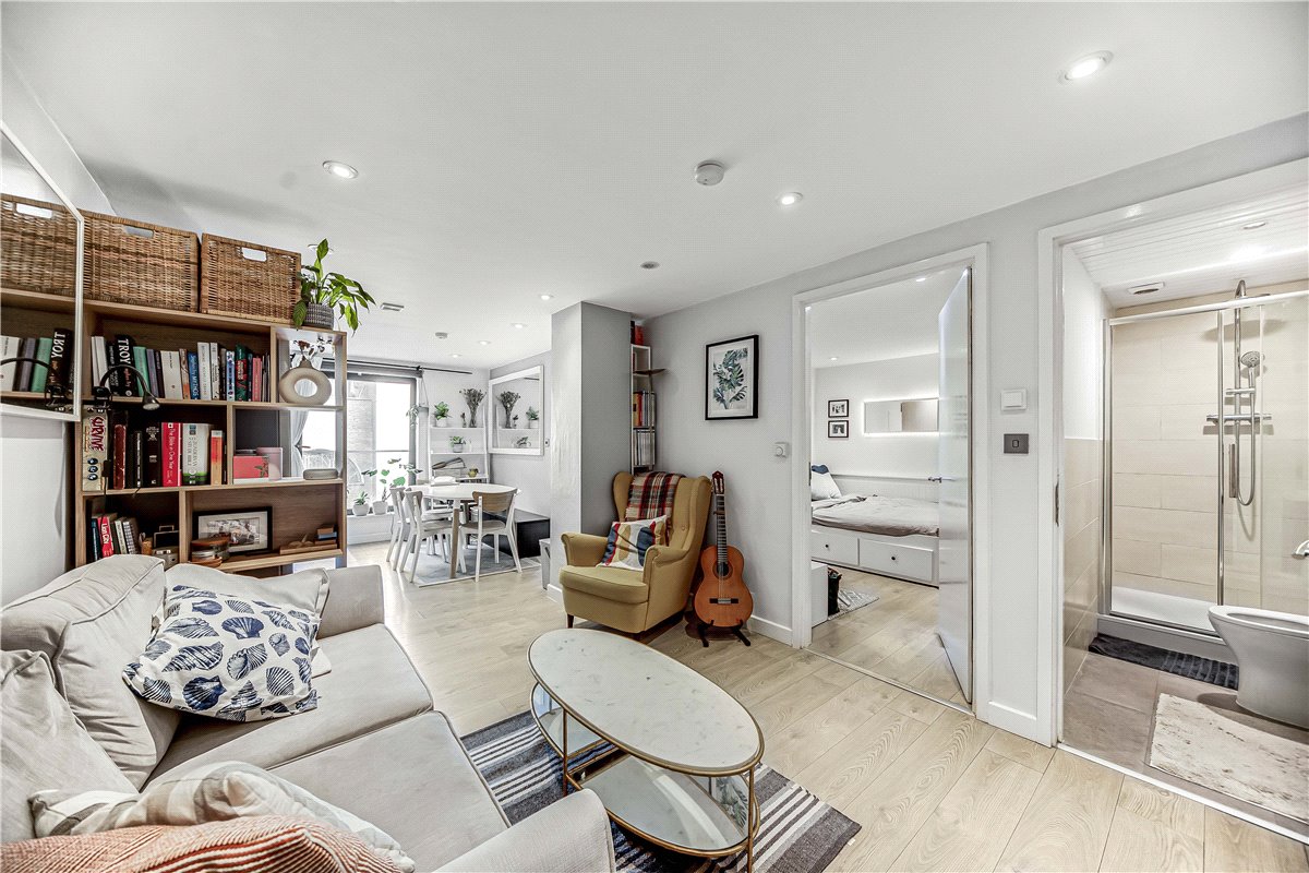 2 bedroom Flat, Greenwell Street, Marylebone, W1W - Available