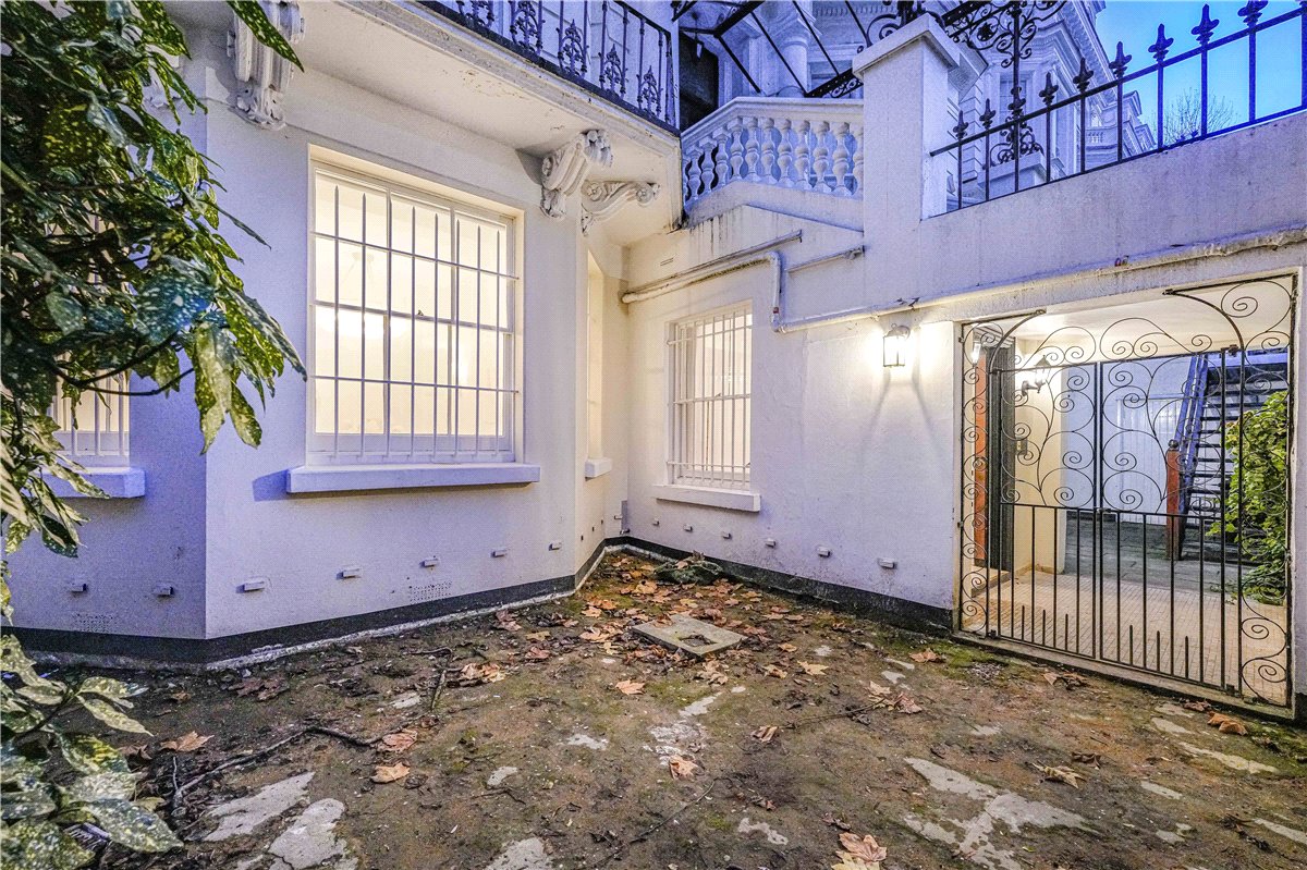 3 bedroom Flat, Holland Park, London, W11 - Available, Image 1