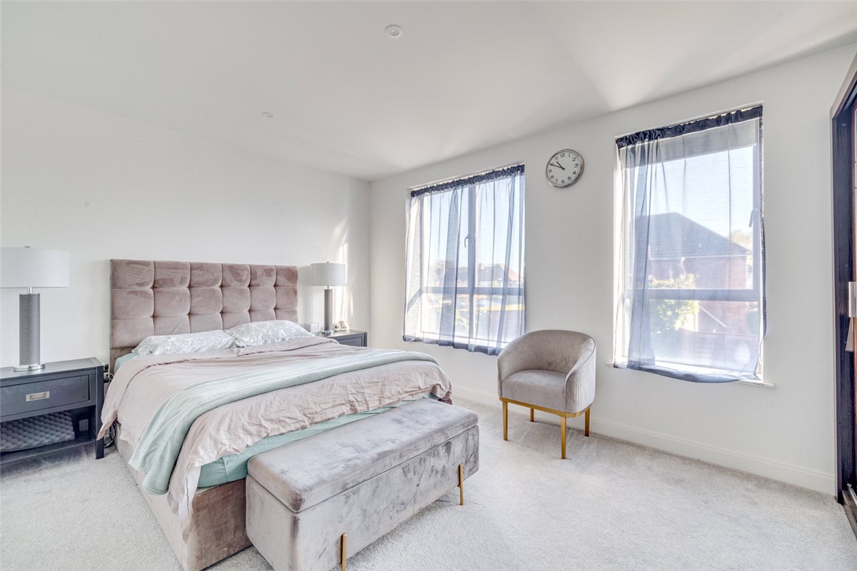 3 bedroom House, Harlow Gardens, Kingston upon Thames, KT1 - , Image 4