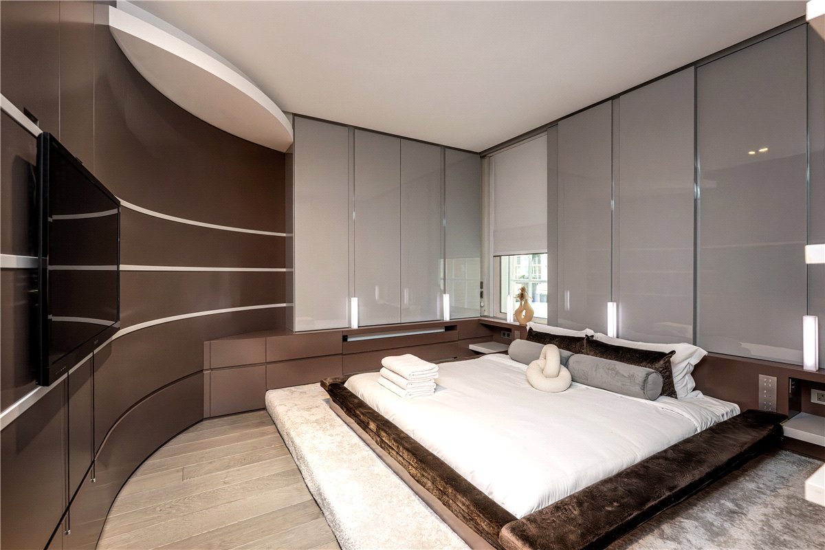 4 bedroom Flat, North Row, Mayfair, W1K - Available, Image 12