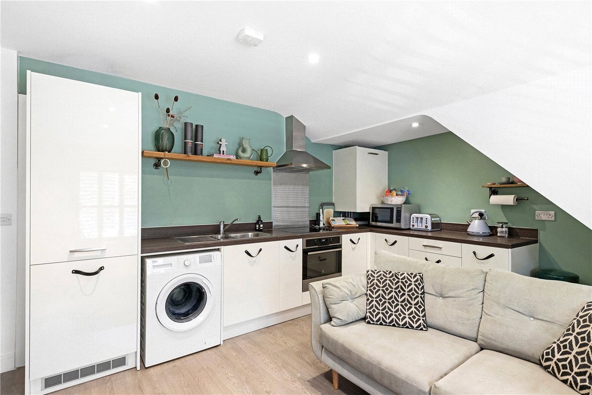 1 bedroom Flat, Ditton Grove, Esher, KT10 - Available, Image 2