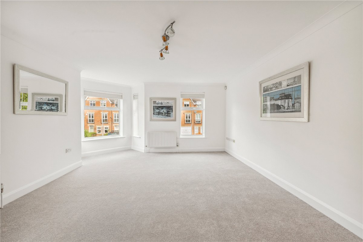 2 bedroom Flat, Coxs Ground, Oxford, OX2 - , Image 3