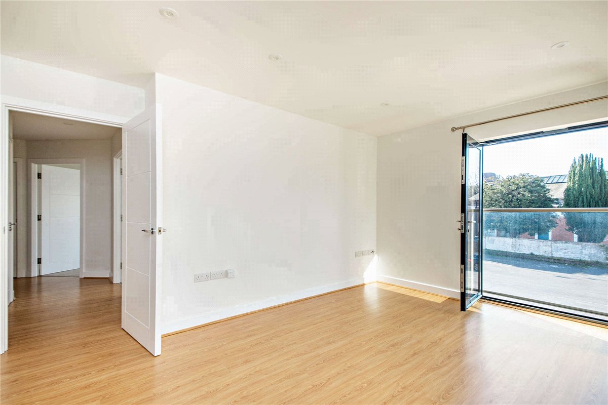 2 bedroom Flat, West Street, Newbury, RG14 - Sold STC, Image 4
