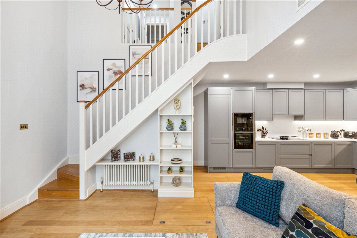 2 bedroom Maisonette, Woods Mews, Mayfair, W1K - Available, Image 9