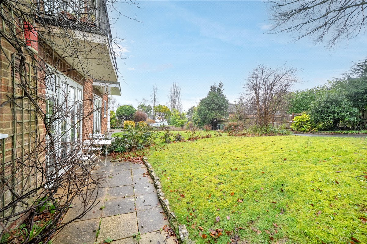 2 bedroom Maisonette, Dawn Gardens, Winchester, SO22 - Available, Image 4