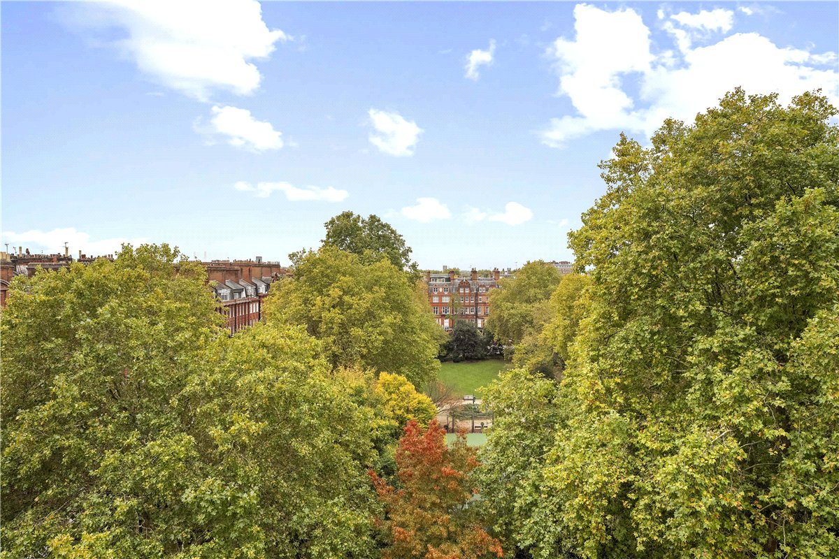3 bedroom Flat, Cadogan Square, Knightsbridge, SW1X - Available, Image 2