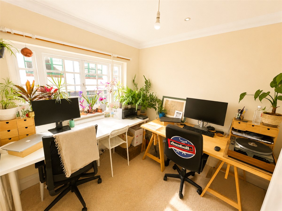 3 bedroom Flat, Little Minster Street, Winchester, SO23 - , Image 5