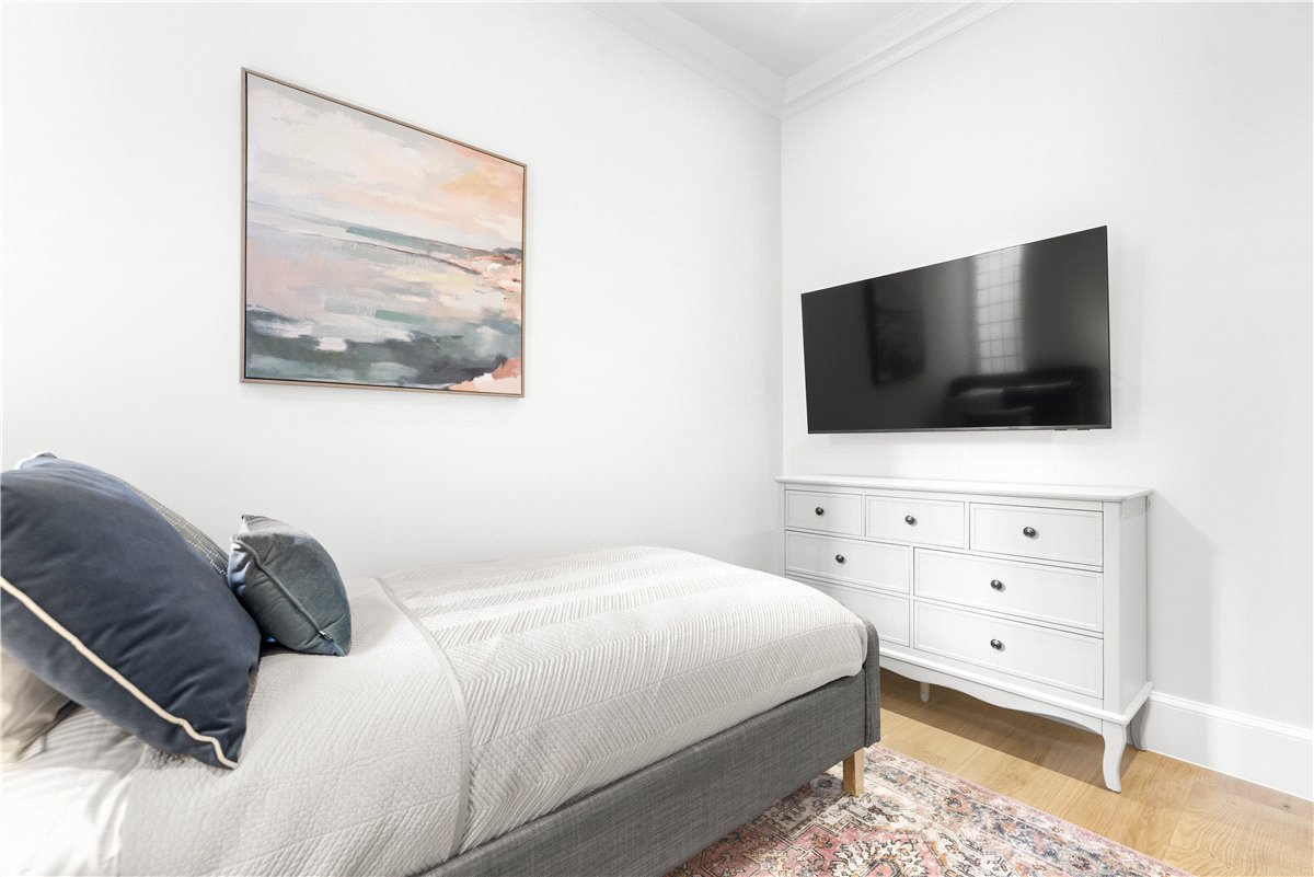 2 bedroom Flat, Cadogan Square, Chelsea, SW1X - Available, Image 6