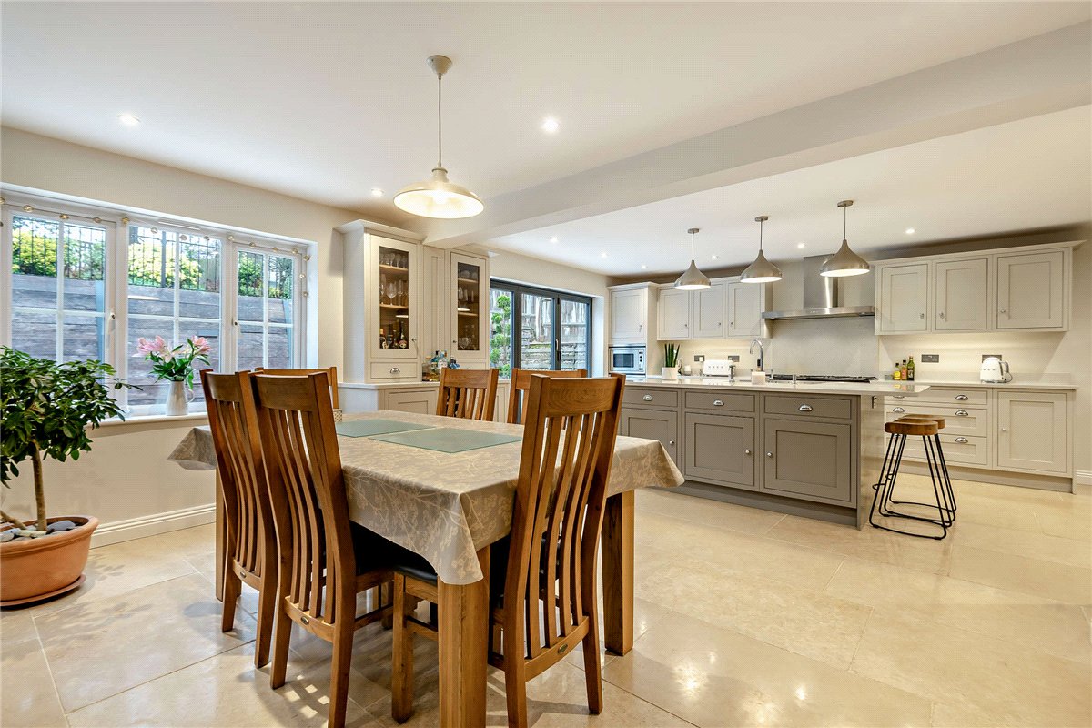 5 bedroom House, Spring Gardens, Newbury, RG20 - Sold STC