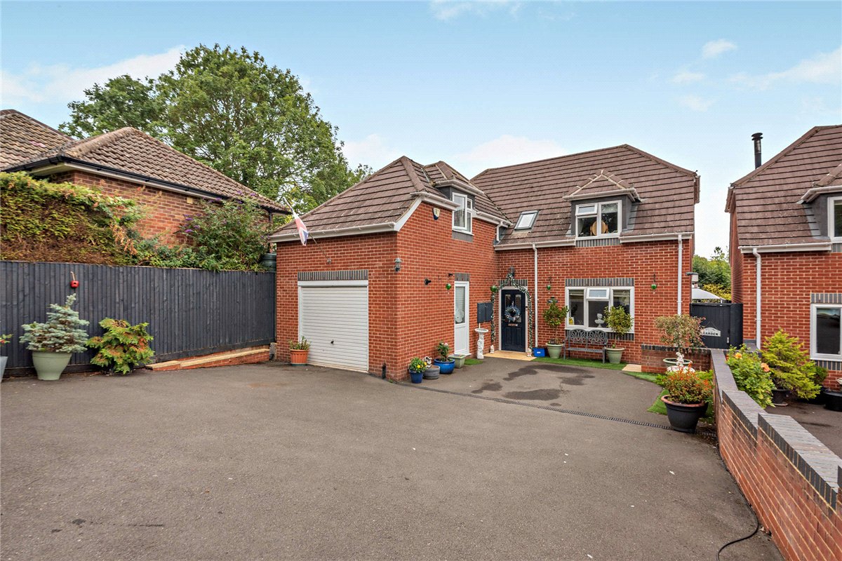 4 bedroom House, Edwards Hill, Lambourn, RG17 - Available