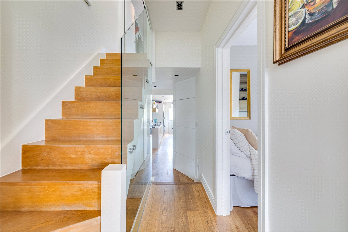 3 bedroom Maisonette, Balvernie Grove, London, SW18 - Sold STC, Image 2