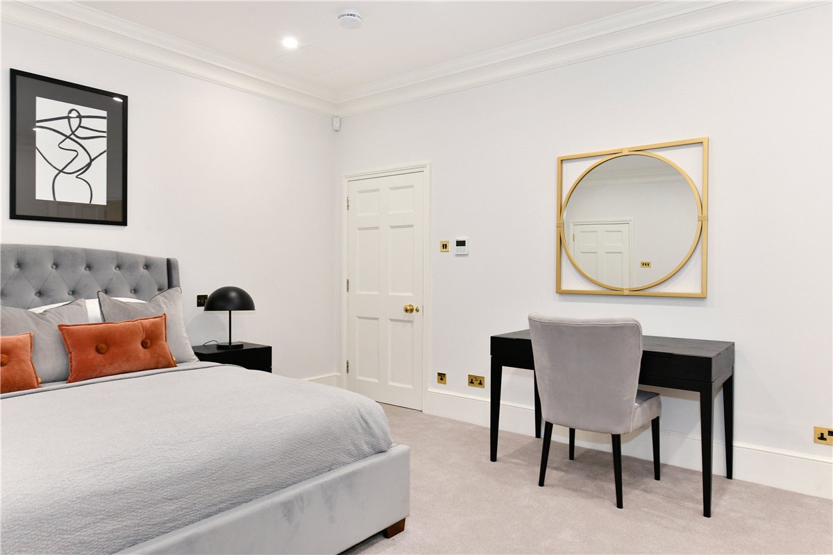 2 bedroom Flat, Park Street, Mayfair, W1K - Available, Image 2