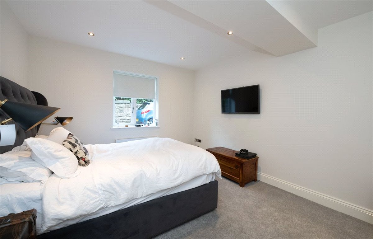 2 bedroom Flat, Franklin Mount, Harrogate, HG1 - Sold STC, Image 4