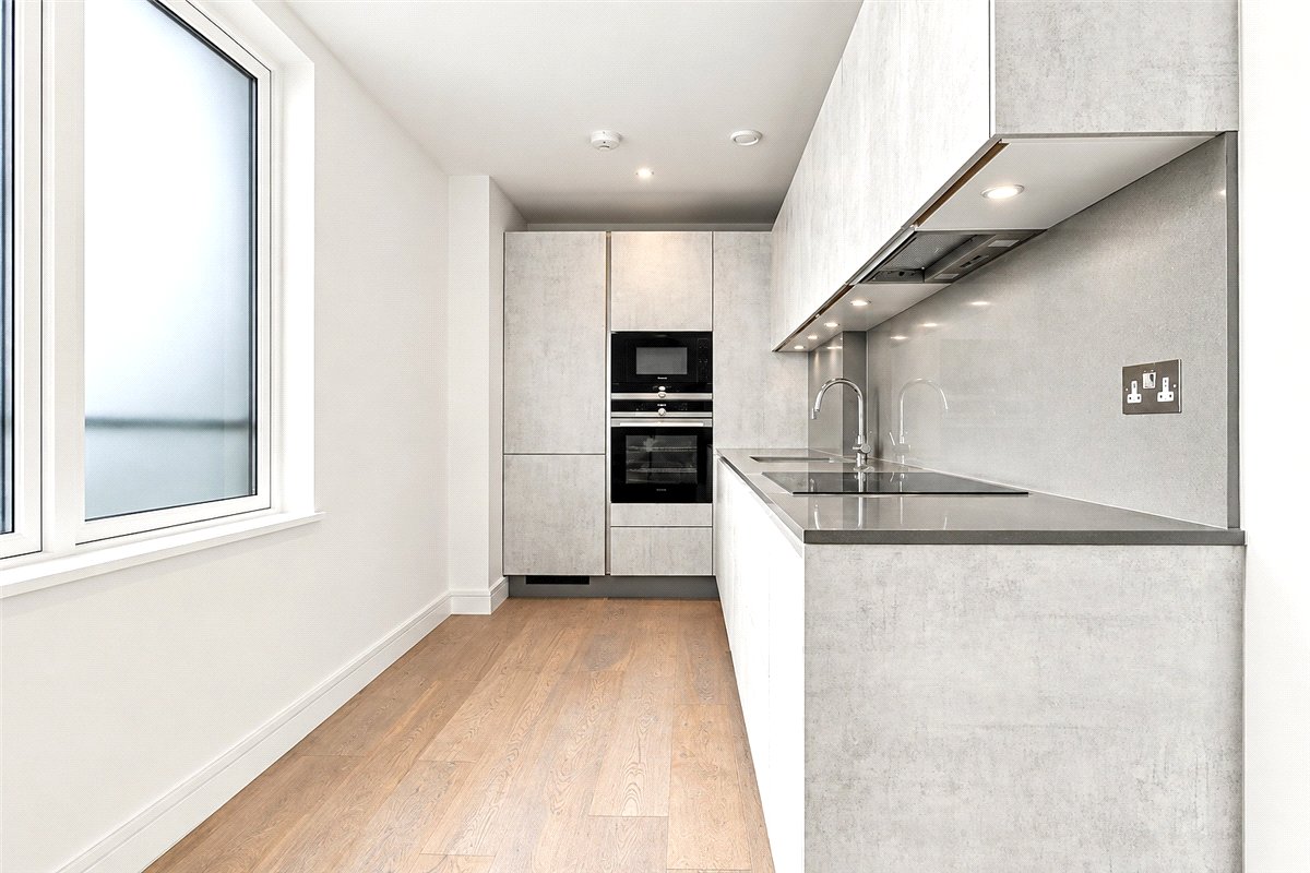 2 bedroom Flat, Broomhouse Lane, London, SW6 - Available, Image 1