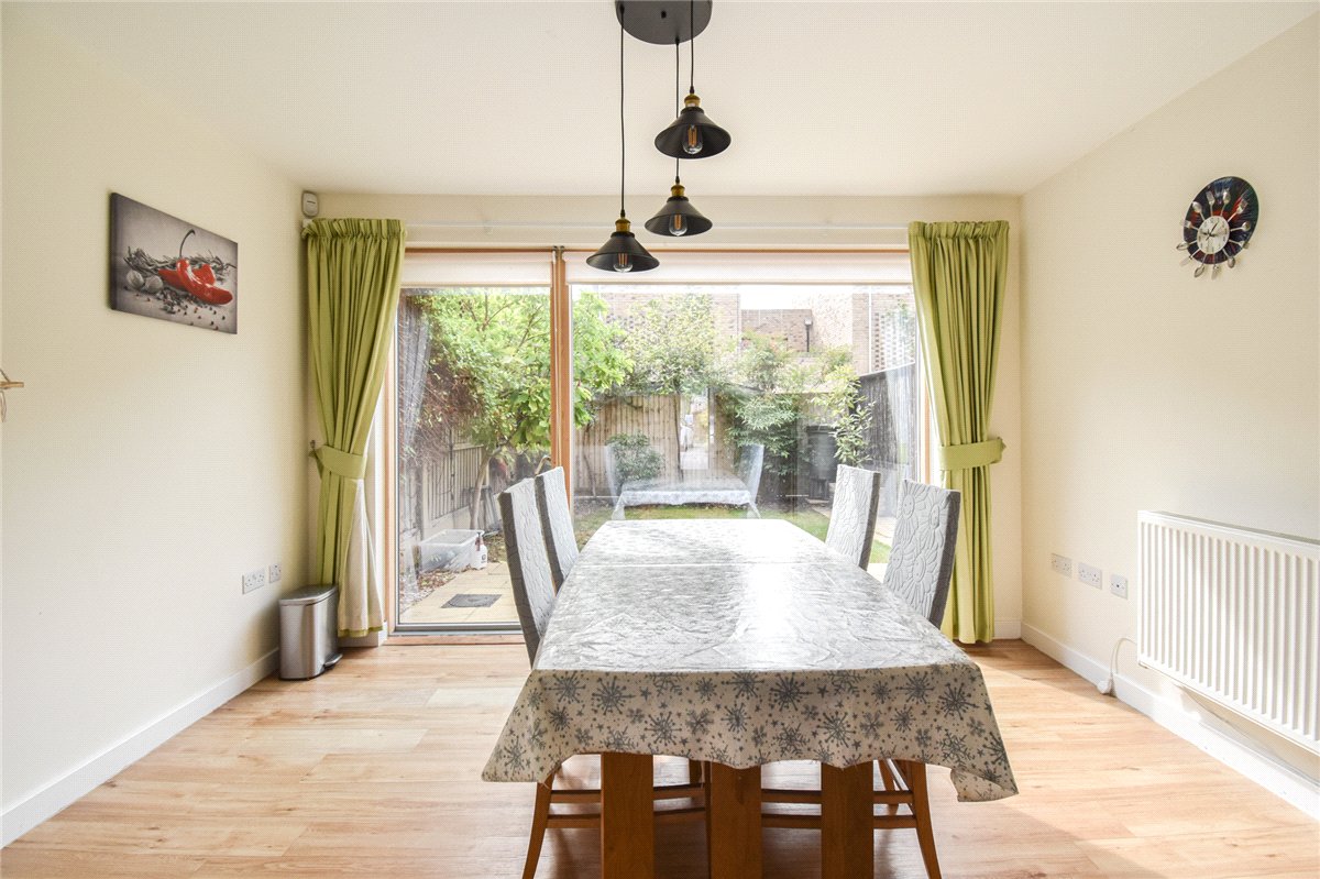 4 bedroom House, Royal Way, Trumpington, CB2 - , Image 2