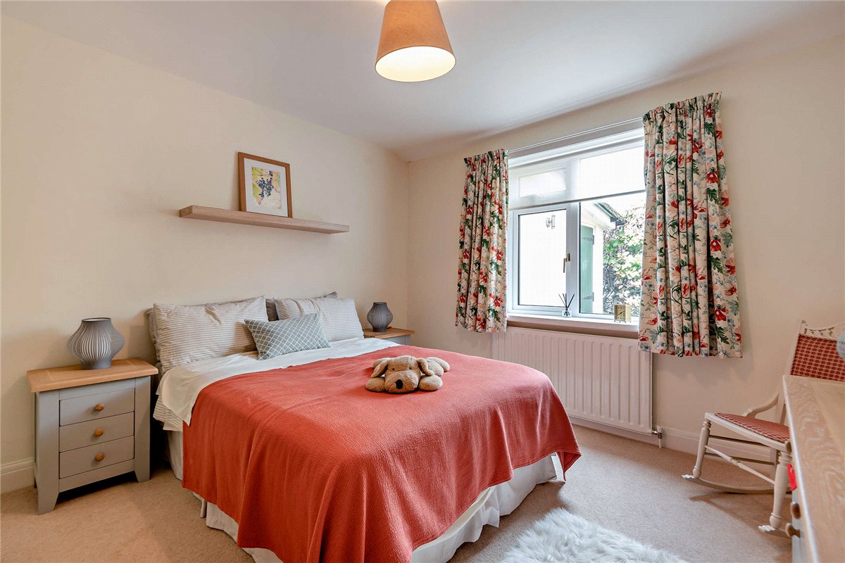 5 bedroom Bungalow, Long Grove, Upper Bucklebury, RG7 - Available, Image 9