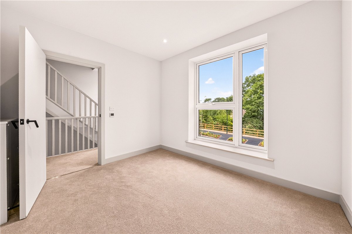 3 bedroom House, Ballast Road, Erith, DA8 - Available, Image 10
