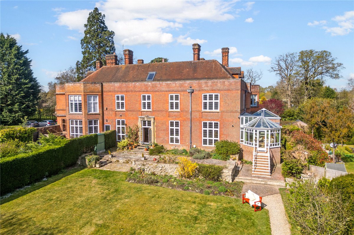 5 bedroom House, Stockcross, Newbury, RG20 - Available