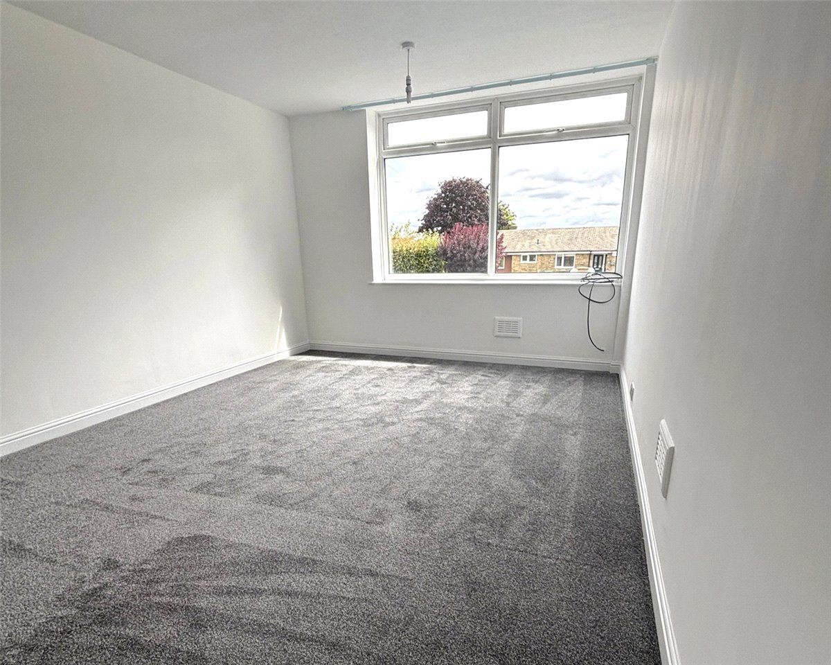 2 bedroom Flat, The Town, Dewsbury, WF12 - Available, Image 5