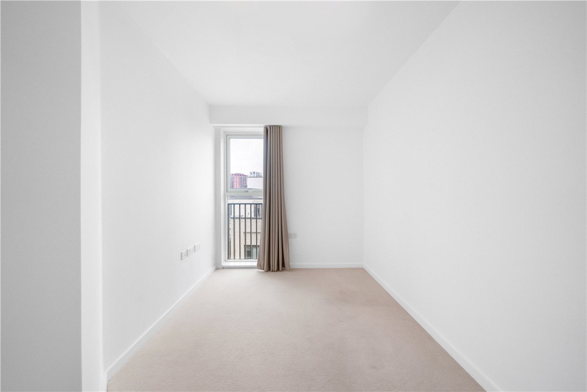 3 bedroom Flat, Heartwell Avenue, London, E16 - , Image 6