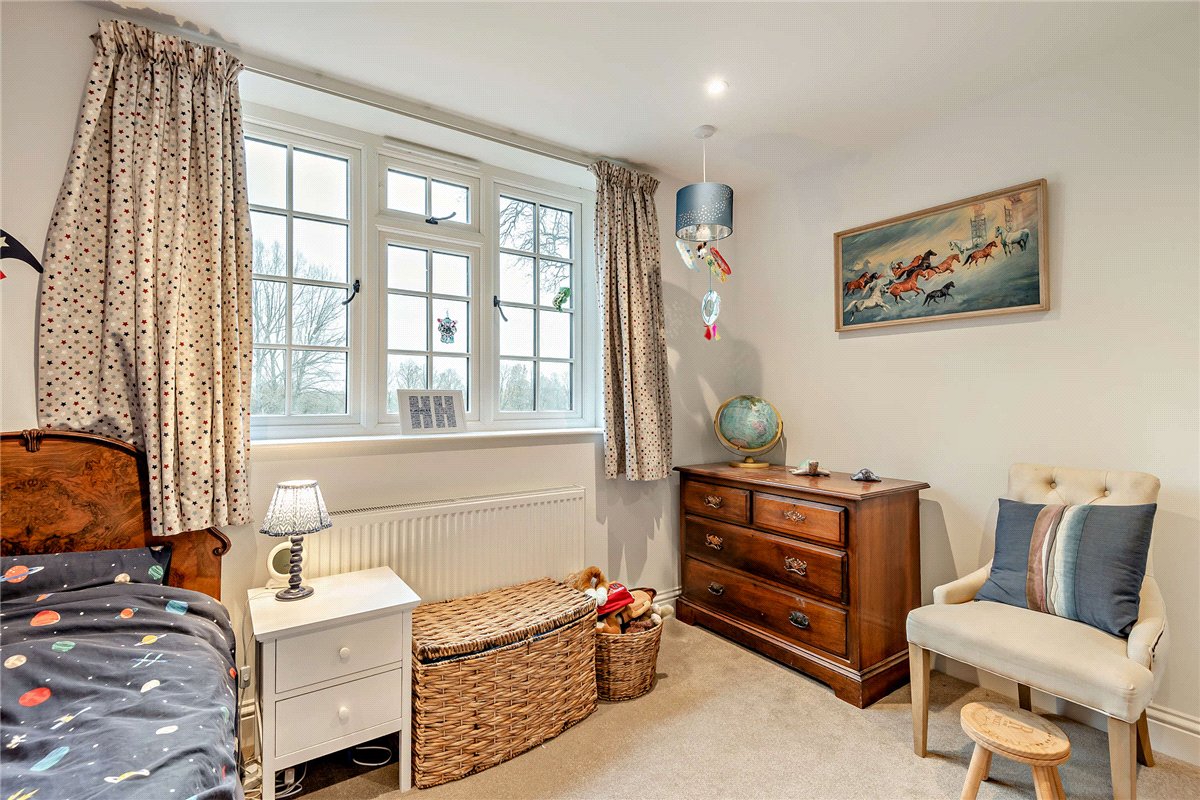 5 bedroom House, Crookham Common, Thatcham, RG19 - Available, Image 17