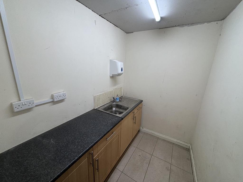 1907 Sq Ft, Walford Cross, Taunton, TA2 - Available, Image 5