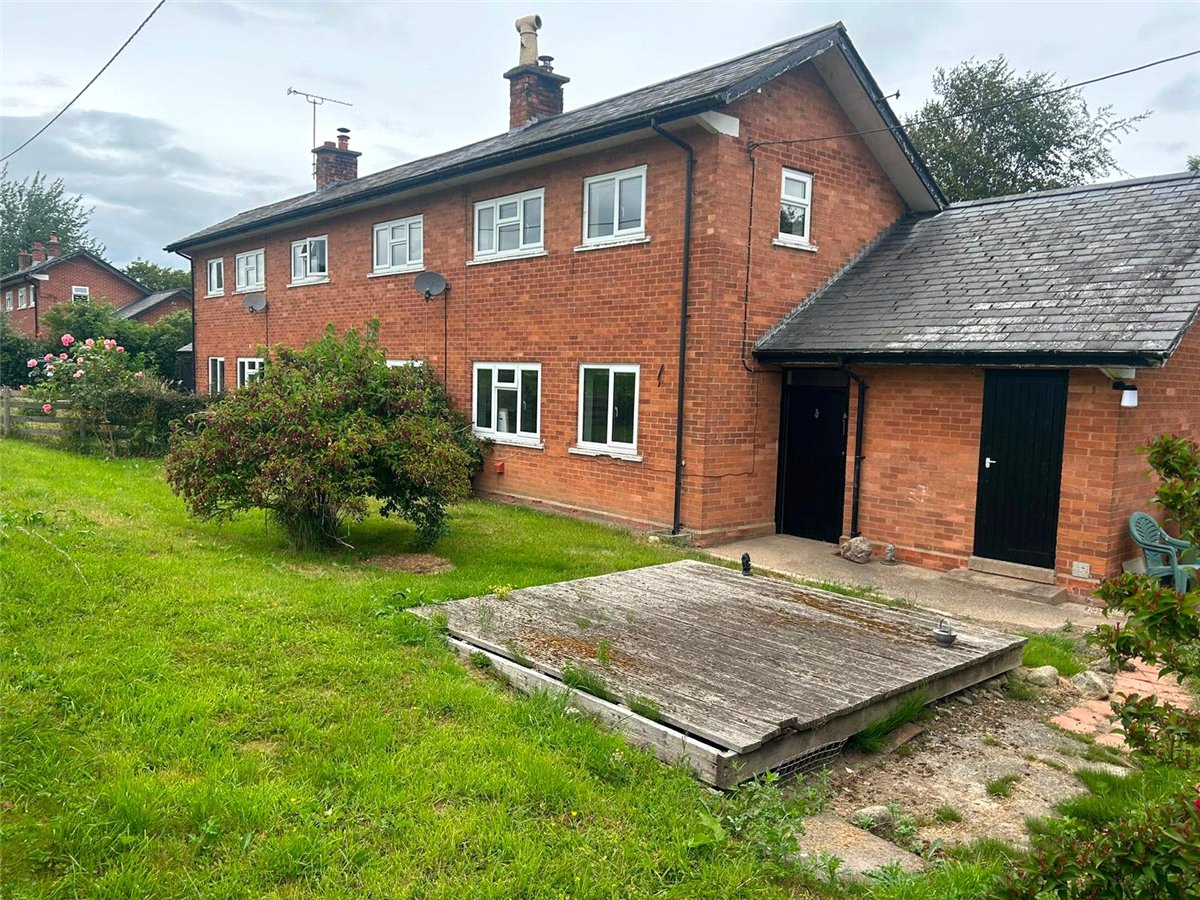 3 bedroom House, Overton Road, Ruabon, LL14 - Available, Image 2
