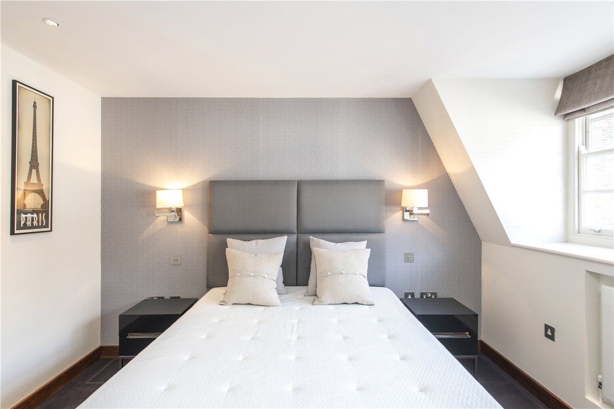 3 bedroom House, Wilton Row, Knightsbridge, SW1X - Available, Image 9