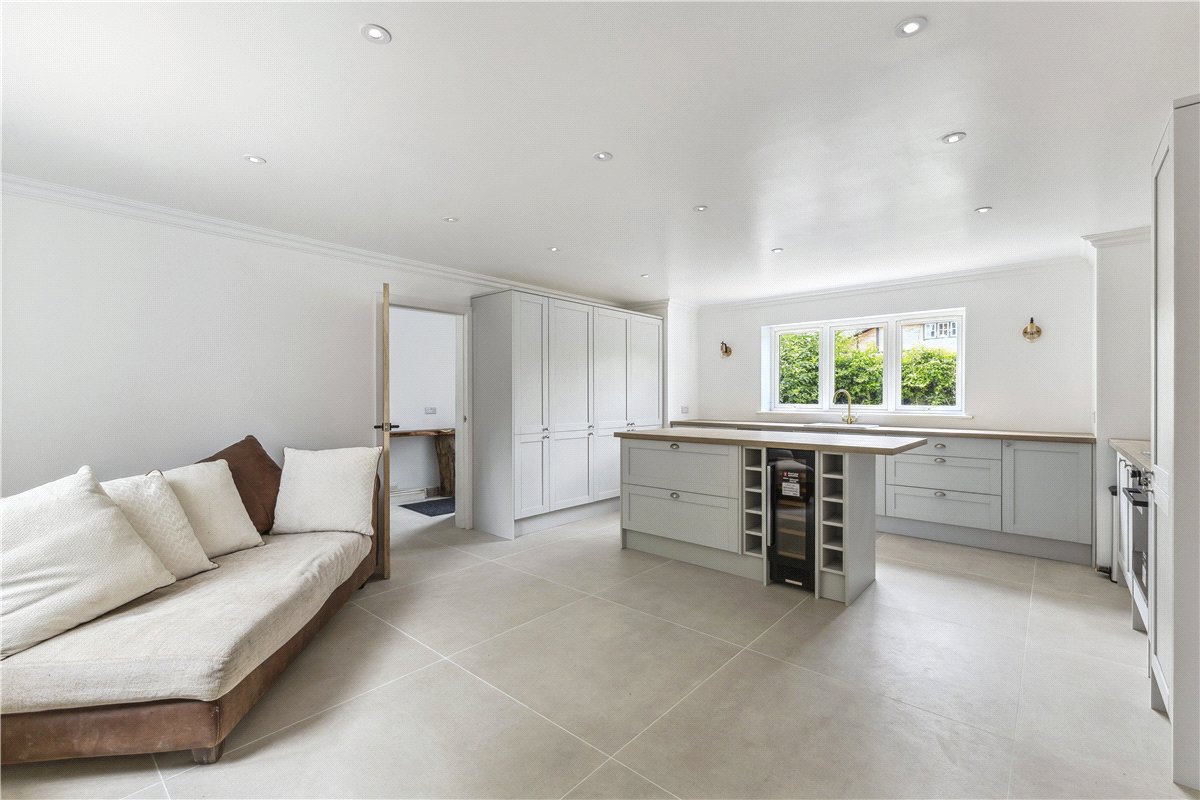 4 bedroom House, High Street, Burbage, SN8 - Available, Image 2