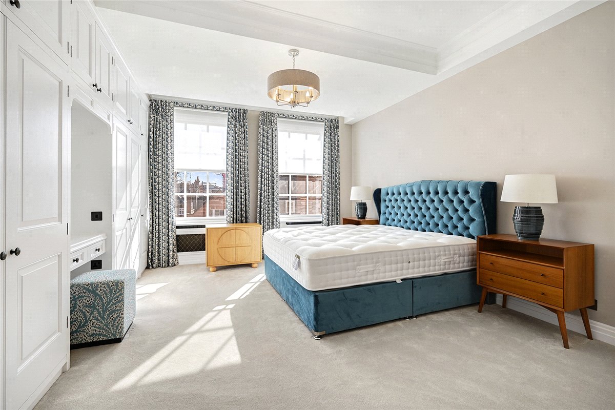 3 bedroom Flat, Grosvenor Square, Mayfair, W1K - Available, Image 11