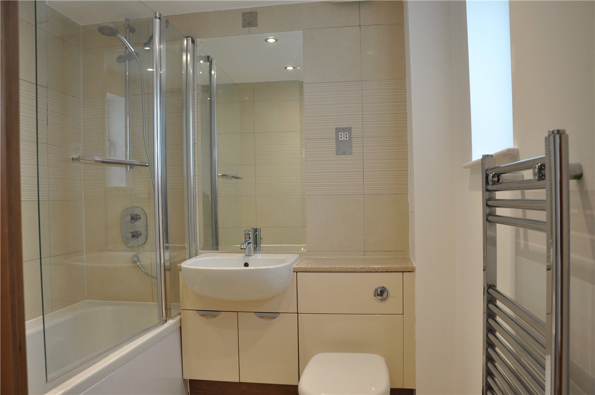 2 bedroom Flat, Park Way, Newbury, RG14 - Let Agreed, Image 3