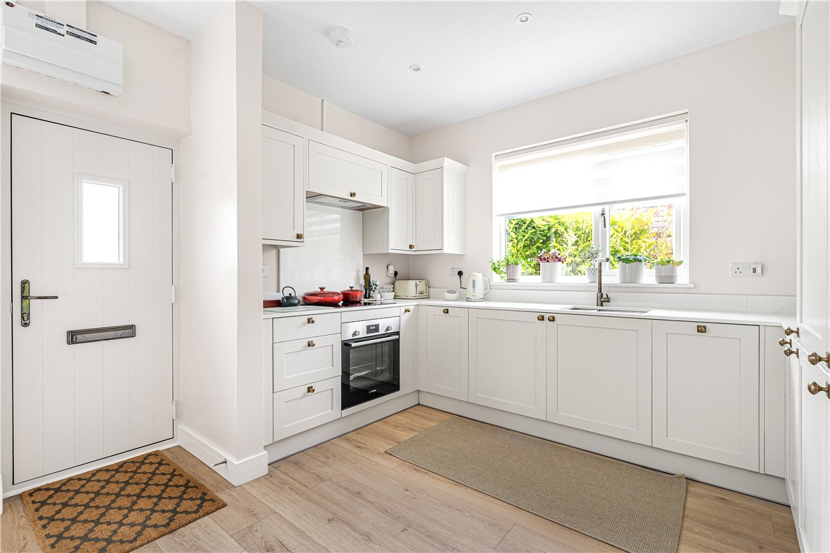 3 bedroom Bungalow, Middle Lane, Cherhill, SN11 - Available, Image 9