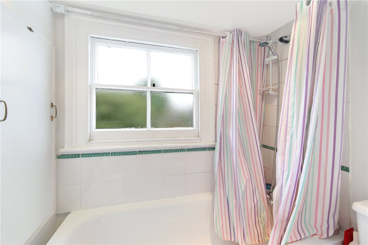 2 bedroom Flat, St. James's Drive, London, SW17 - Available, Image 4