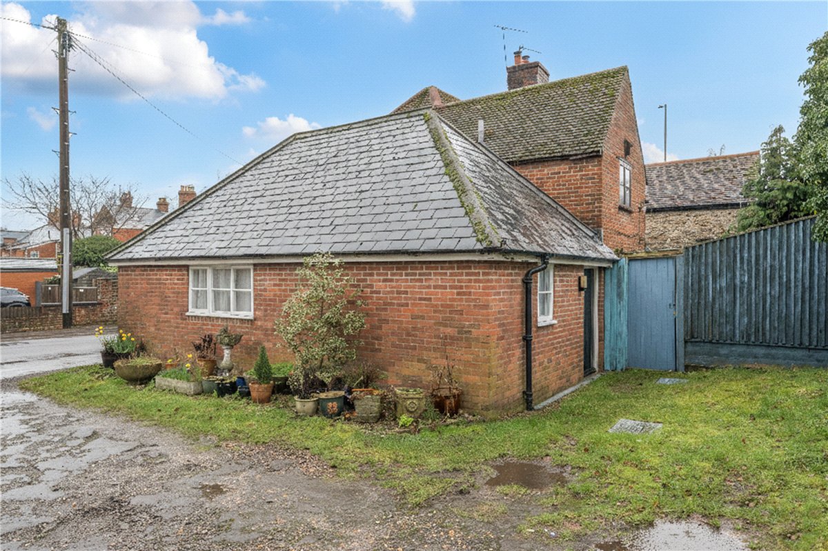1 bedroom House, George Lane, Marlborough, SN8 - Available, Image 1