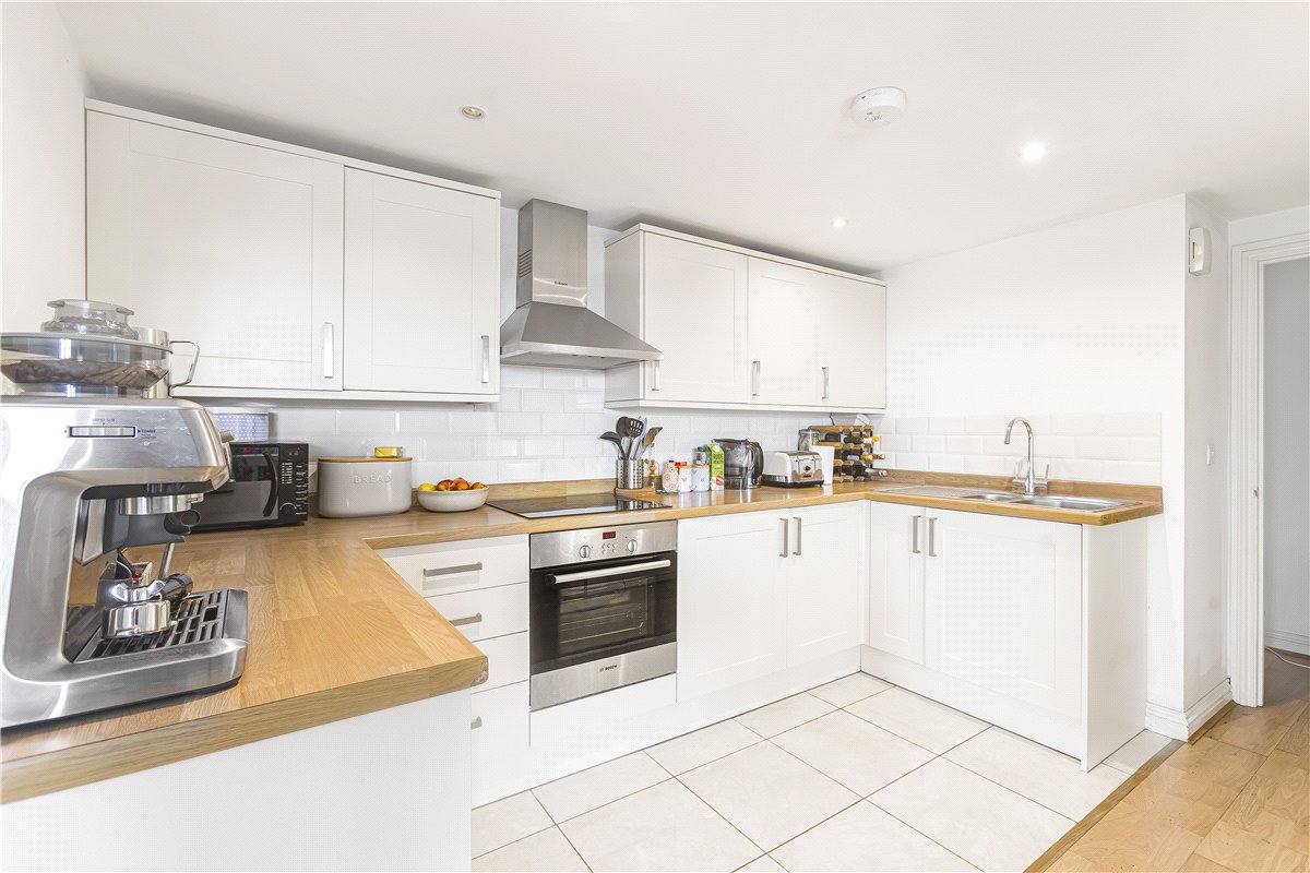 2 bedroom Flat, Shipton Road, Woodstock, OX20 - Let Agreed, Image 1