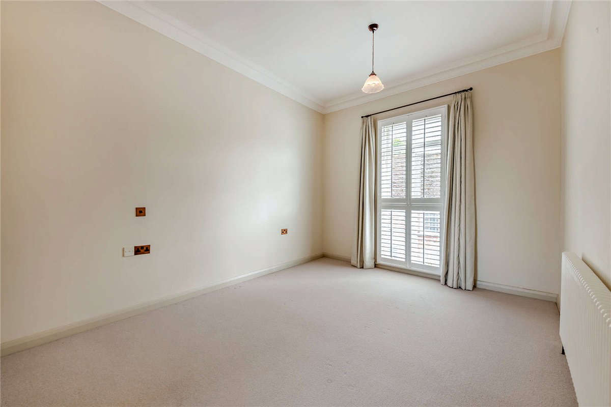 3 bedroom House, Phoenix Court, Kingsclere, RG20 - Available, Image 8