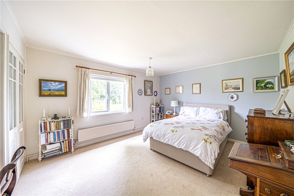 3 bedroom Bungalow, Paddock Field, Chilbolton, SO20 - Available, Image 7