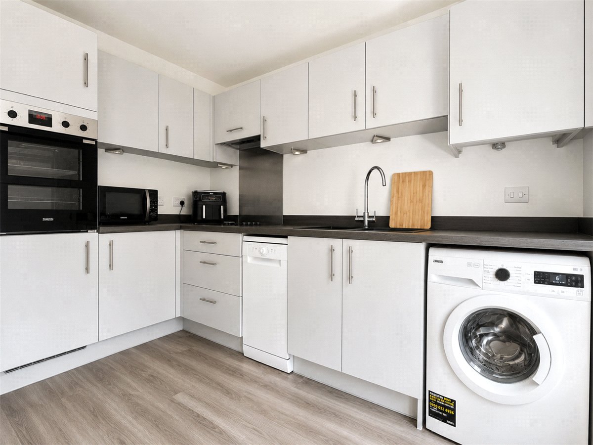 3 bedroom House, Stonyfield Road, Whiteley, PO15 - , Image 1