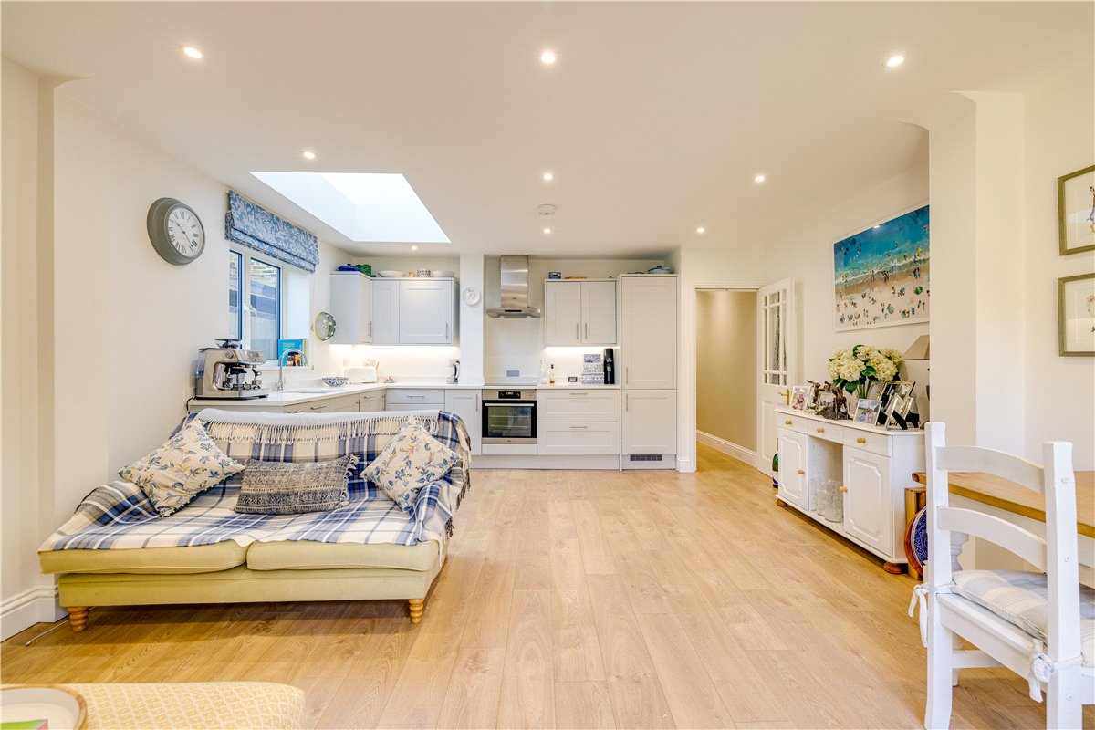 2 bedroom Flat, Birdhurst Road, London, SW18 - Available, Image 13