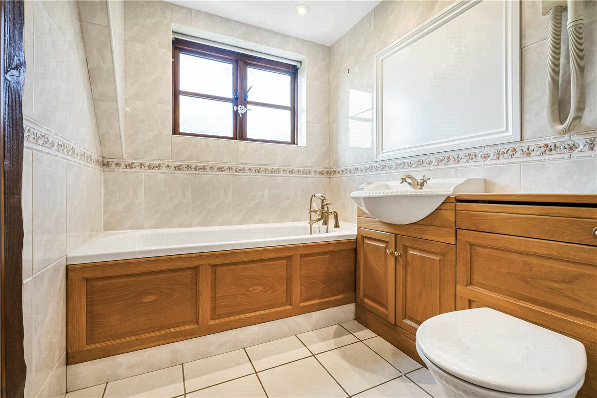 3 bedroom House, London Road, Wendover, HP22 - Available, Image 18