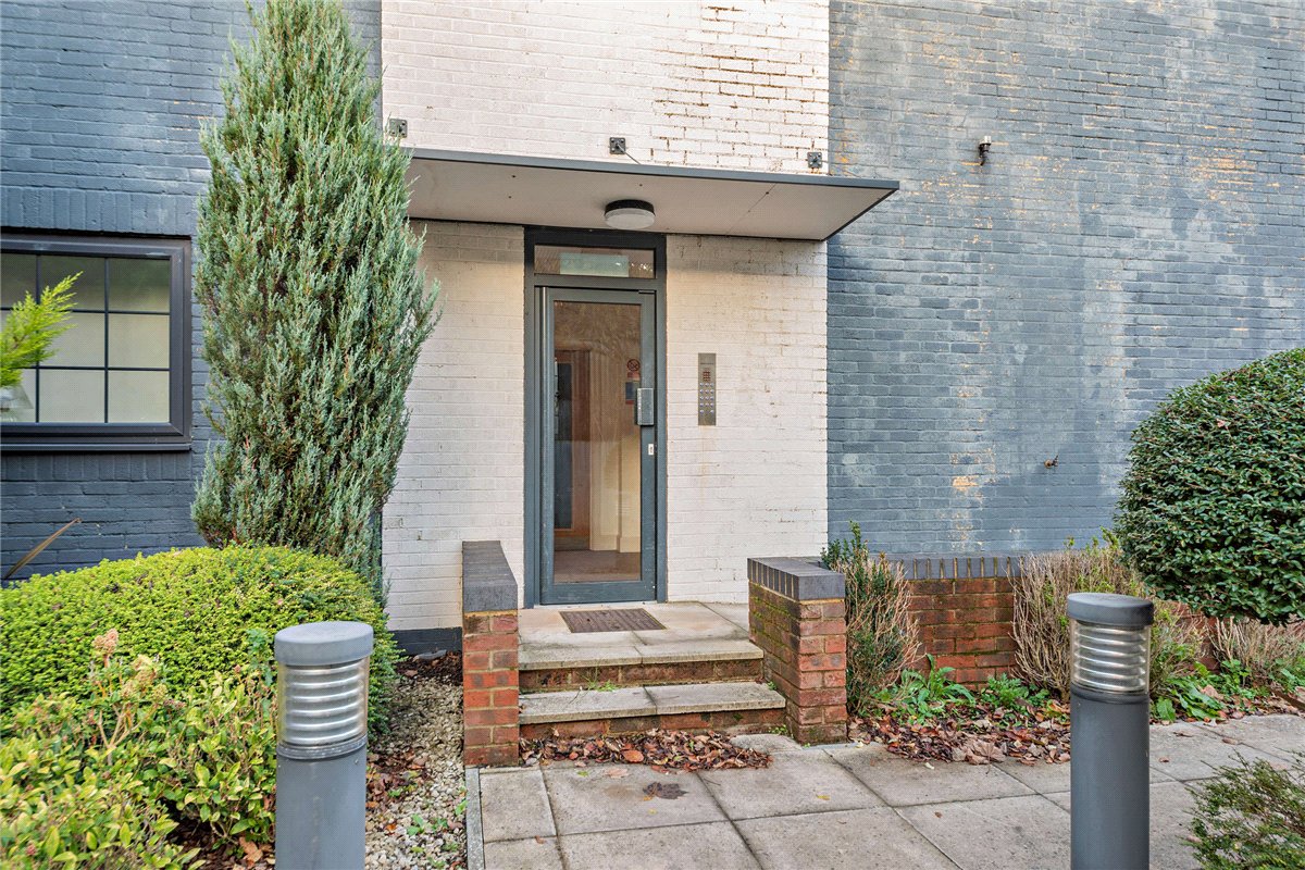 1 bedroom Flat, Kelvin Road, Newbury, RG14 - Sold STC, Image 8