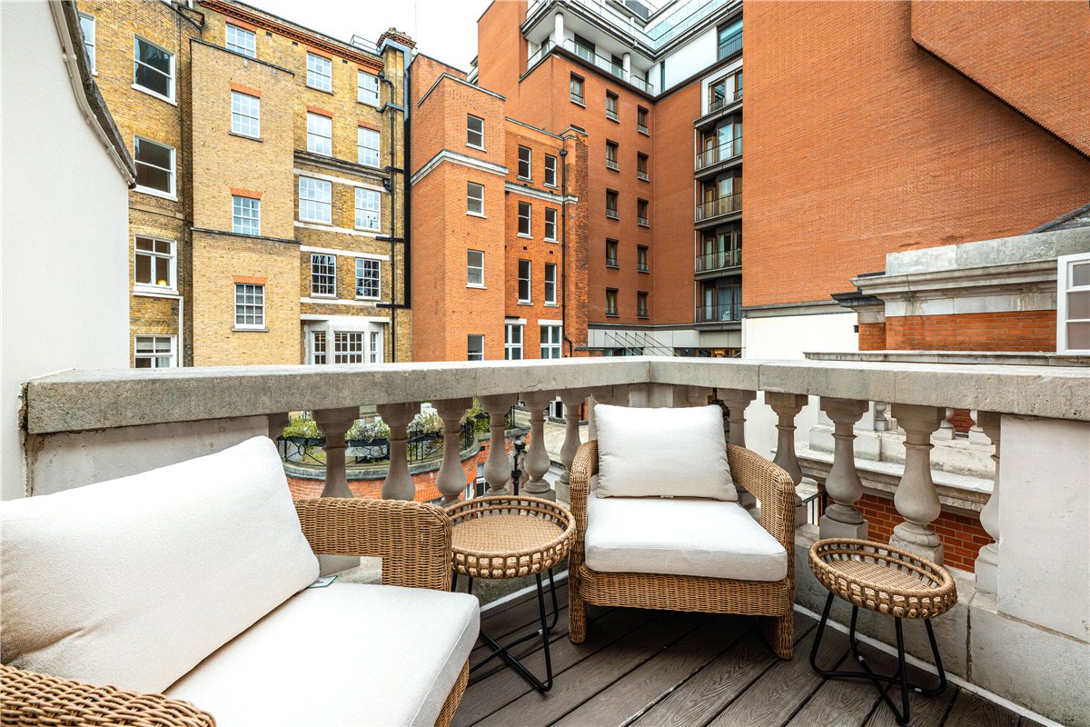 3 bedroom House, Woods Mews, Mayfair, W1K - Available, Image 5
