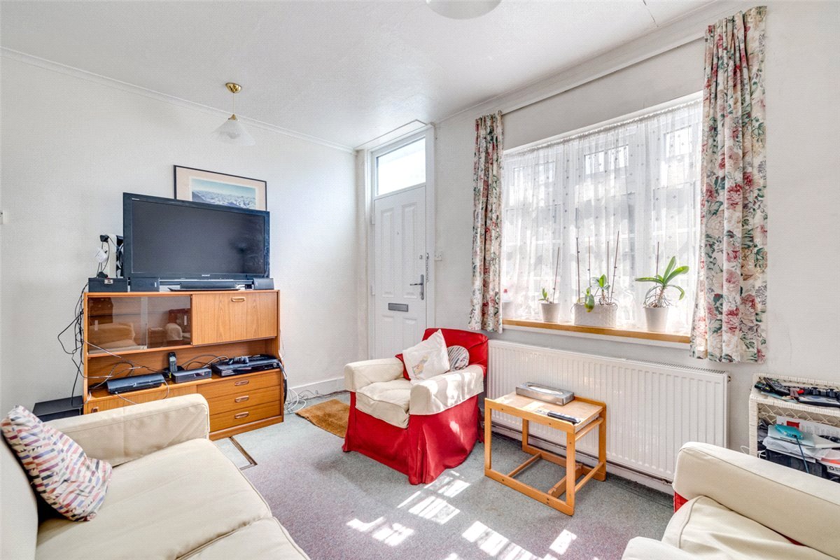 2 bedroom Cottage, Archway Street, London, SW13 - Available